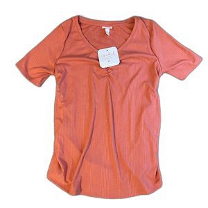 NWT Short Sleeve V-Neck Side Shirred Maternity T-Shirt | Medium